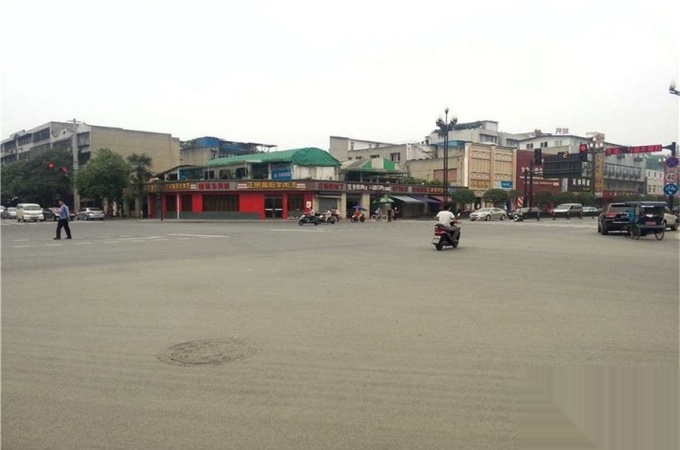 产权年限:70年 开 发 商:成都市翔宇房地产开发有限公司 新都区大丰街