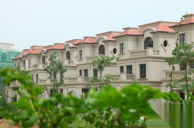 物业类型:住宅 产权年限:70年 开 发 商:高州市世纪飞龙投资有限公司