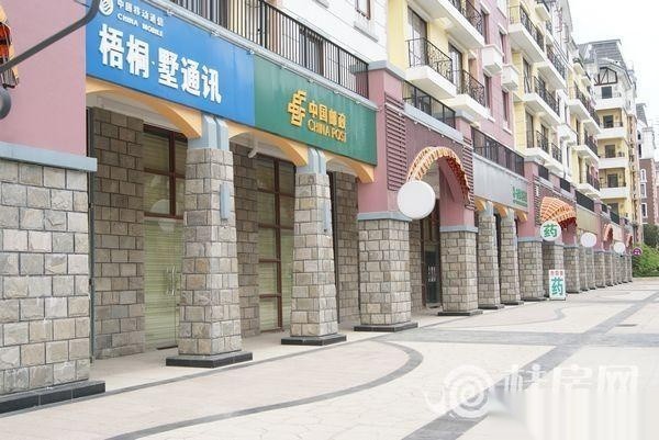 毛坯，带租约。临街二楼。
