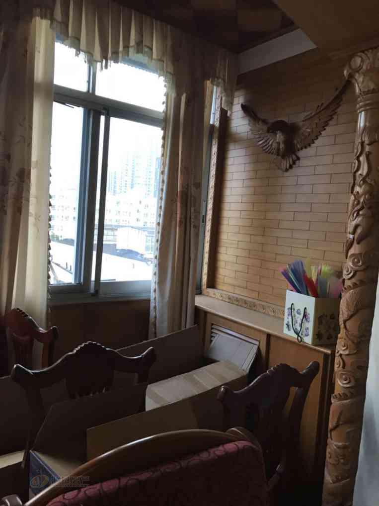 房屋产权:70年产权 房屋用途:住宅 交易类型:出售 房屋年代:2000年