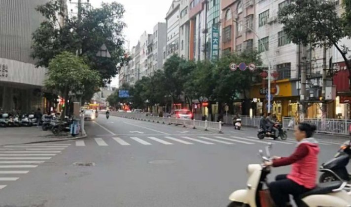 【市中林商业街一线天地楼精装修仅售250万 | 房