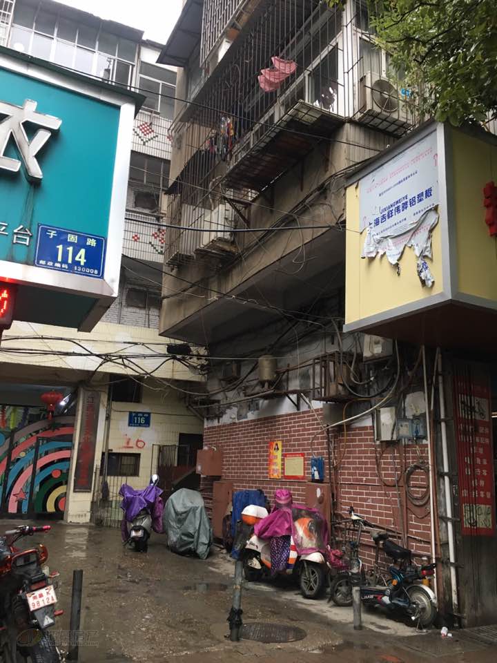 子固路普通城北高档小区纯本西班牙风格