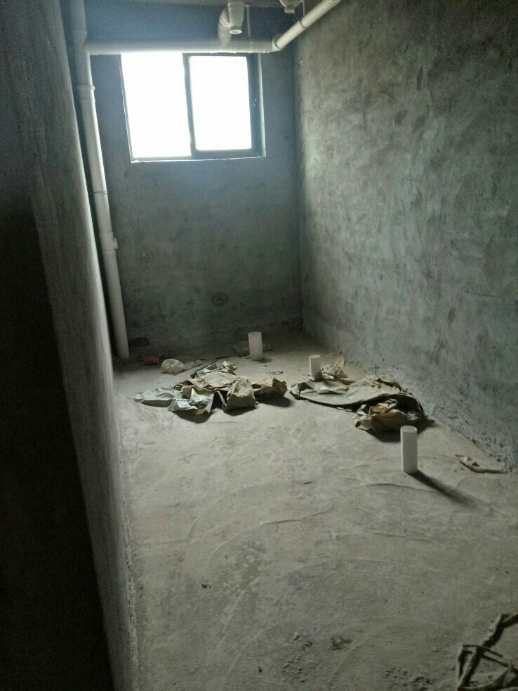 城南毛坯房带露台出售,户型好