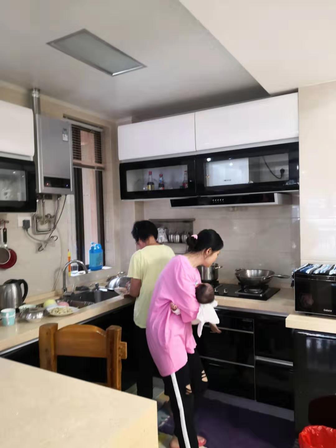 紧邻地铁口,稀缺小房型,仅售78万元