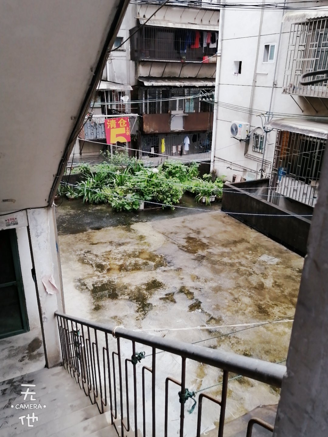 西山路1996年3楼1房1厅有共用花园