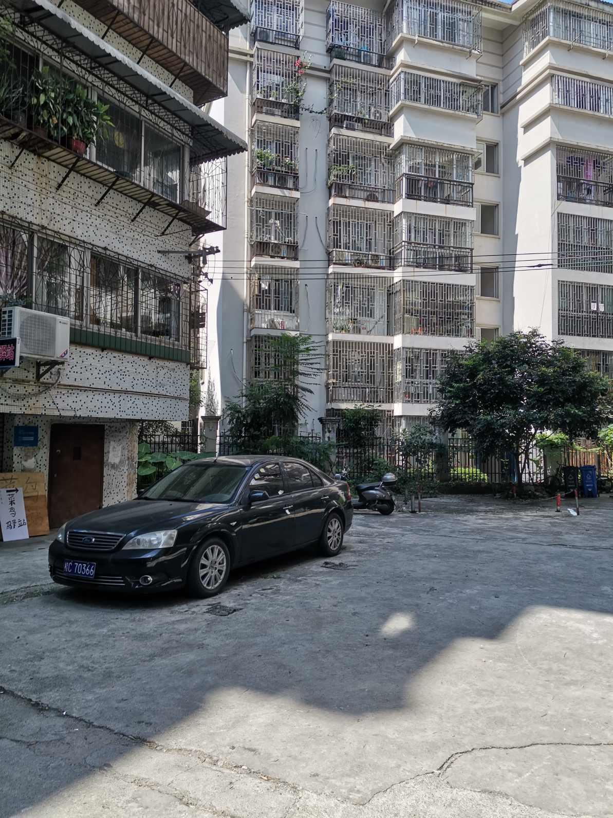 北极广场沃尔玛凤集花园金三楼南北对流三面采光家具家电全送