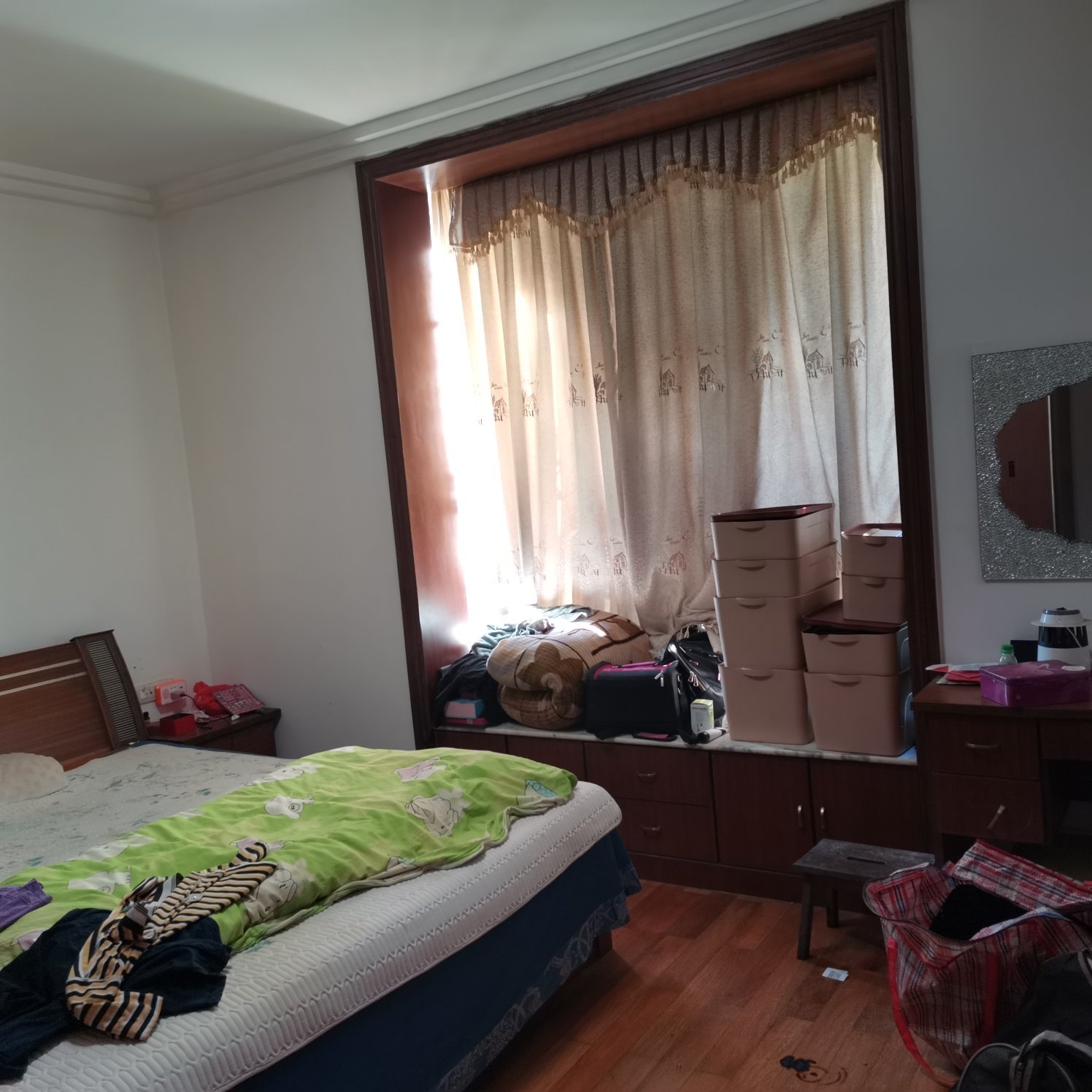 房子保养好，交通方便，凤集校区房