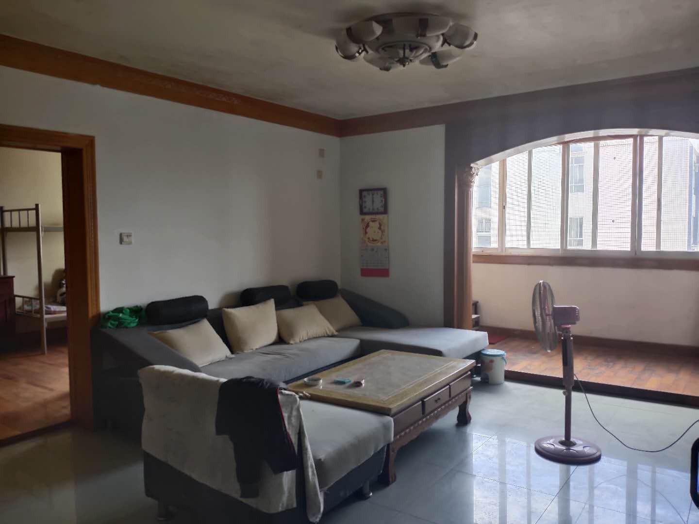 朋友的房子 低于市场价格 急售 我可以帮忙谈价 停车方便