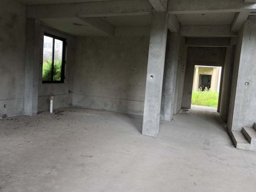 繁华地段，独栋独院。前后花园。独自一院两栋。有自家合院。