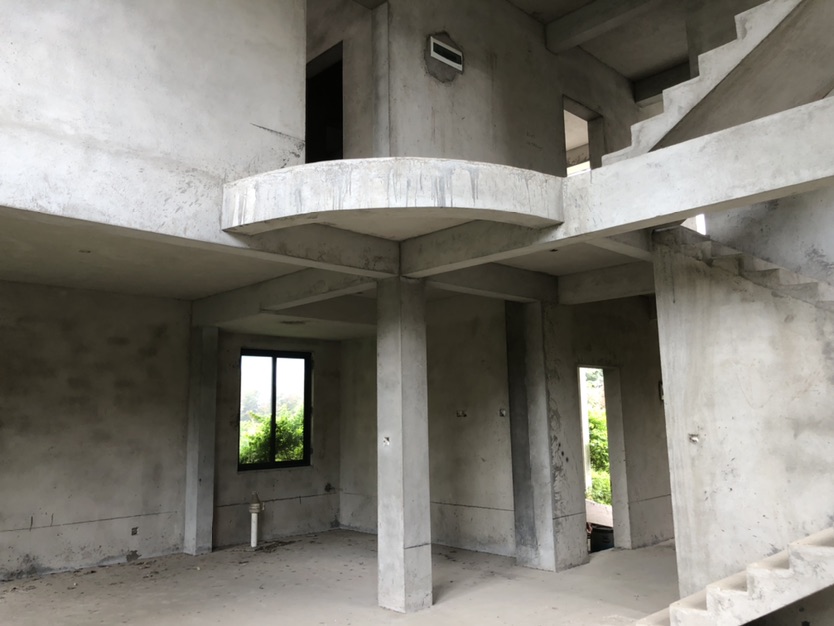 繁华地段，独栋独院。前后花园。独自一院两栋。有自家合院。