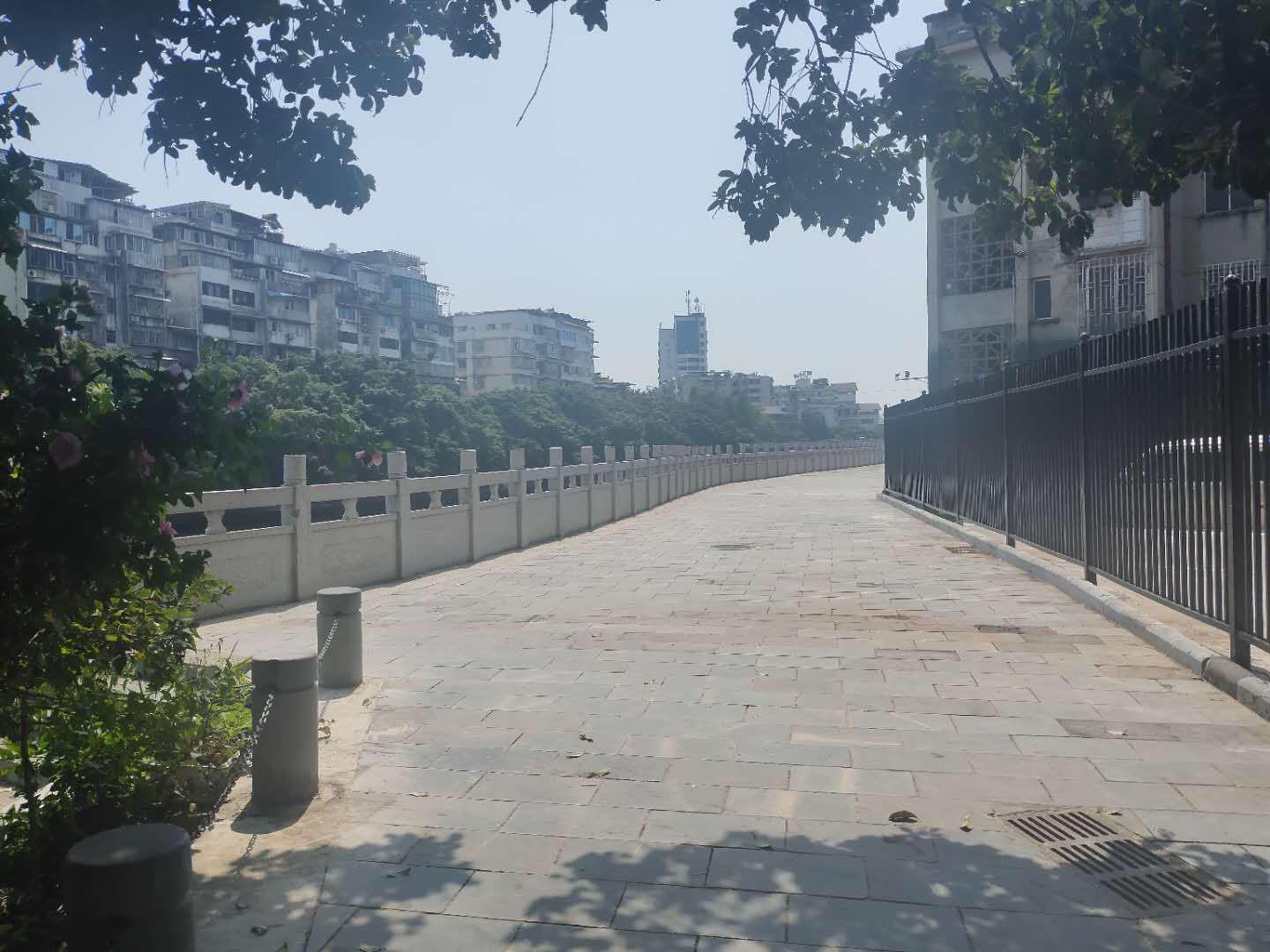 民族里88号普通装修两房出售