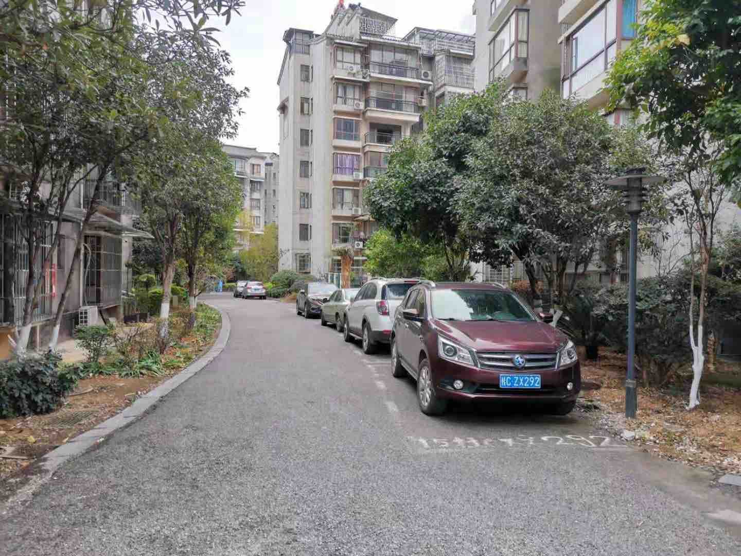 西岭御景送入户花园，豪华装修，车位家电家居全送，125万