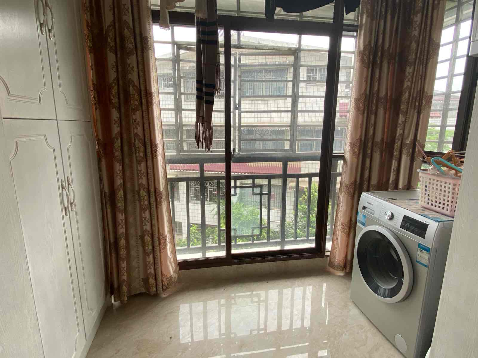西岭御景送入户花园，豪华装修，车位家电家居全送，125万