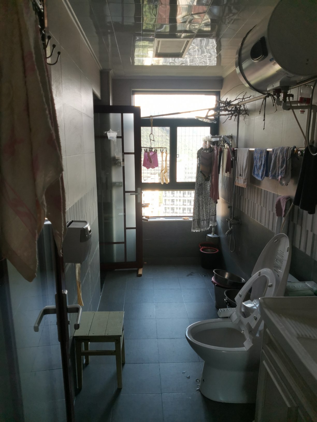 豪华装修大复试，全实木家具 带车位杂物间 欢迎看房，