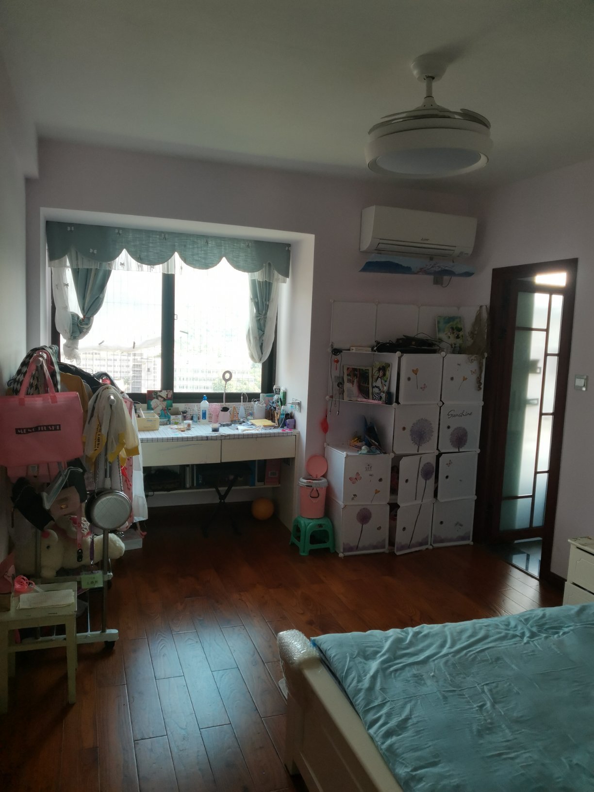 豪华装修大复试，全实木家具 带车位杂物间 欢迎看房，