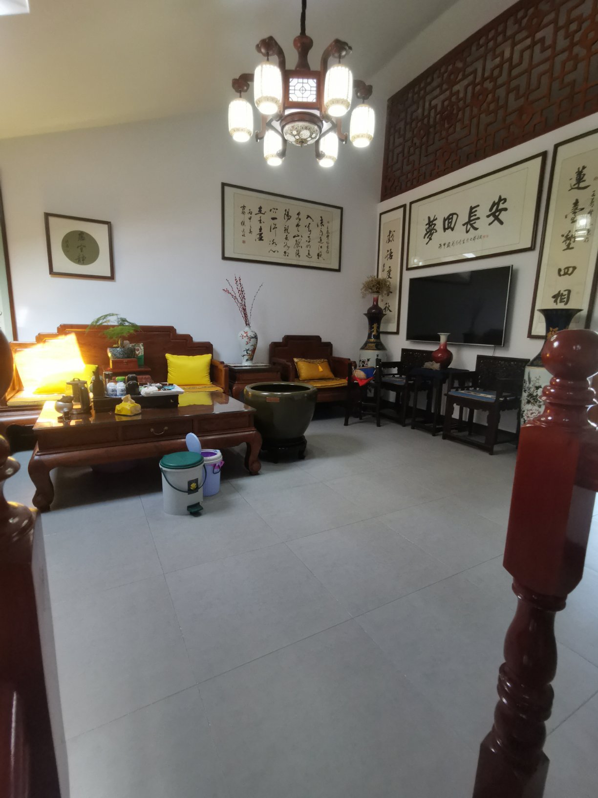 豪华装修大复试，全实木家具 带车位杂物间 欢迎看房，