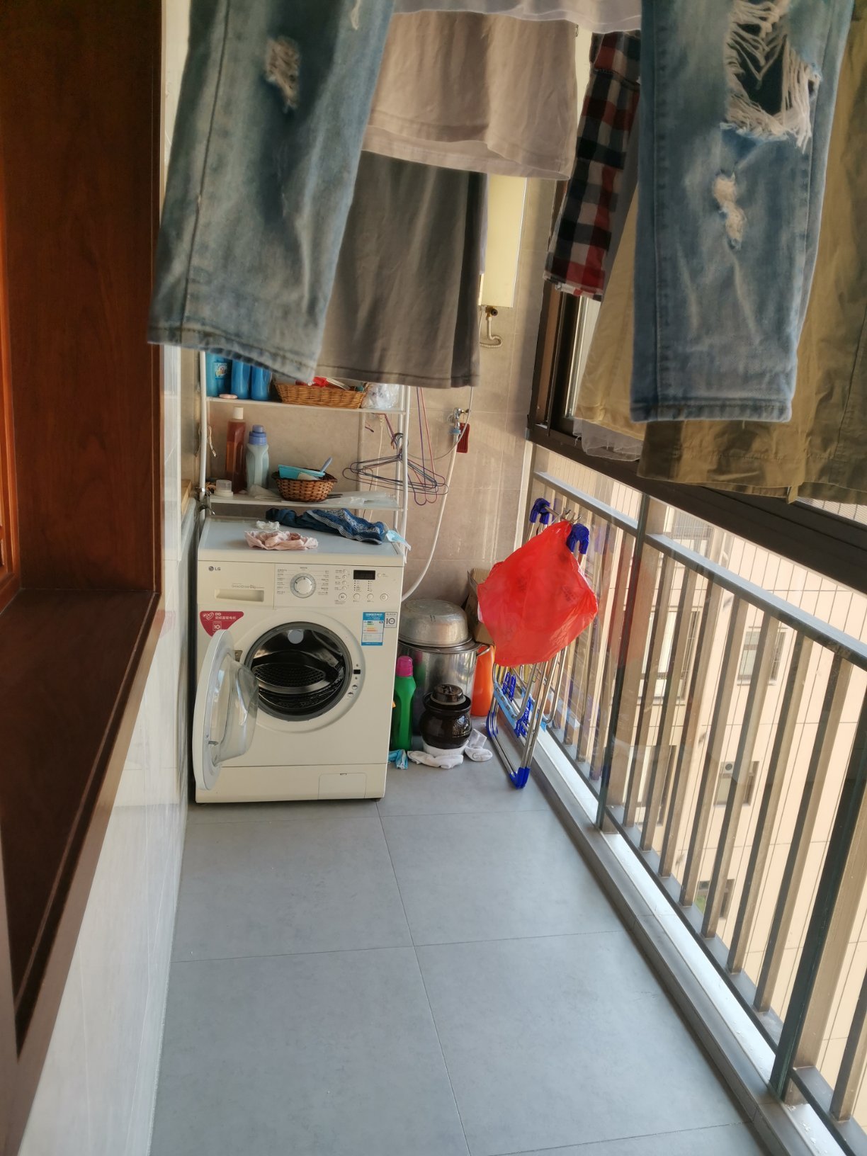 豪华装修大复试，全实木家具 带车位杂物间 欢迎看房，