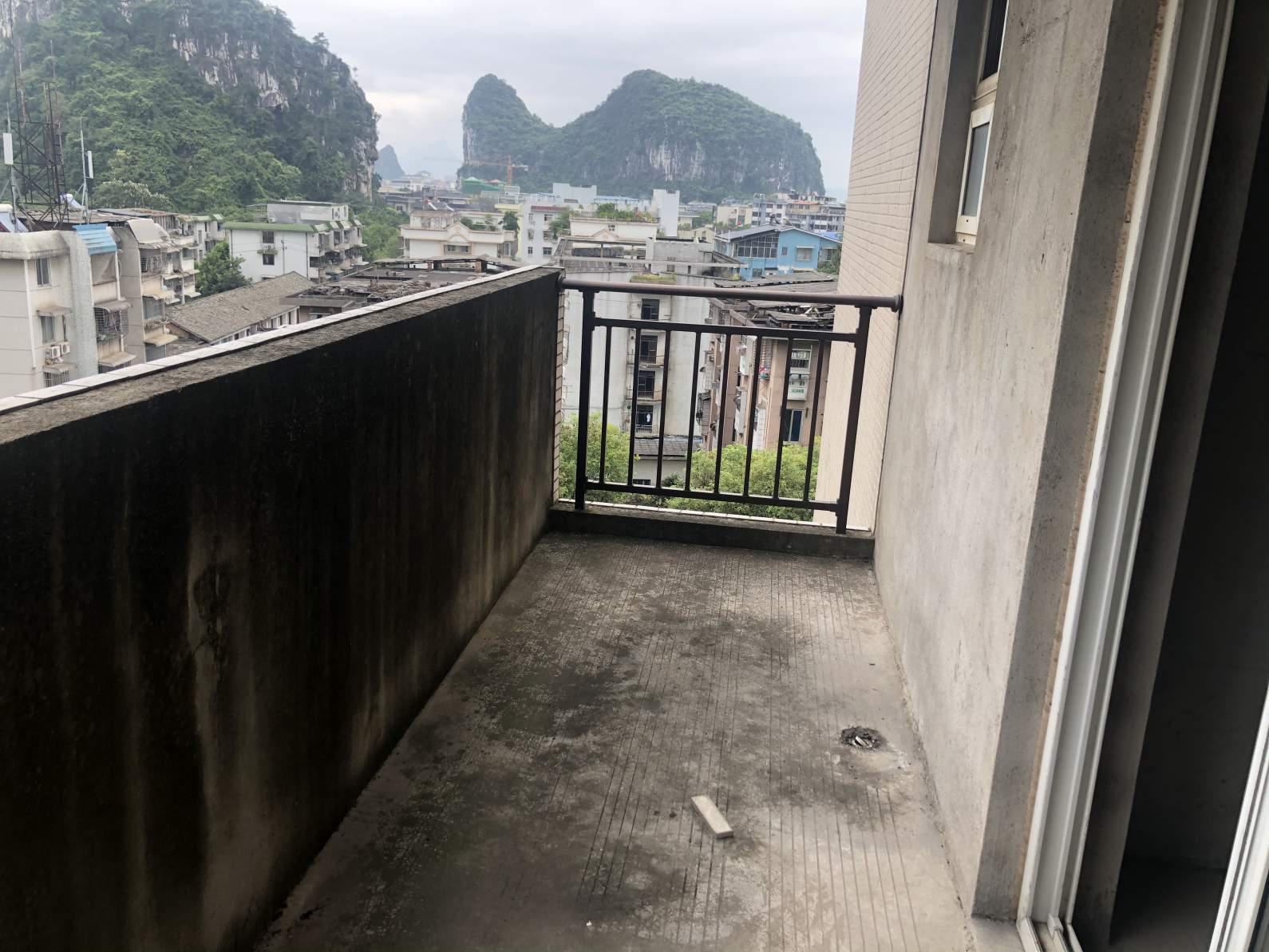 单价6字头电梯高层126平3房2厅2卫！双阳台