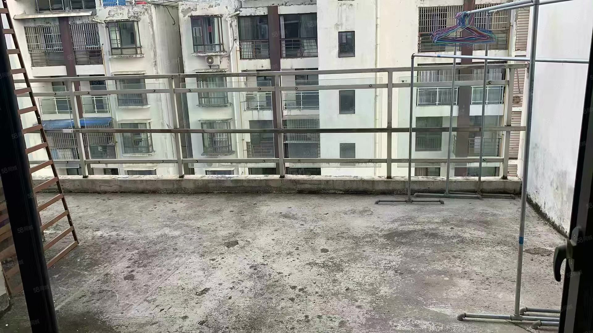 润鸿水尚复式楼出售 有证无贷 满五惟一