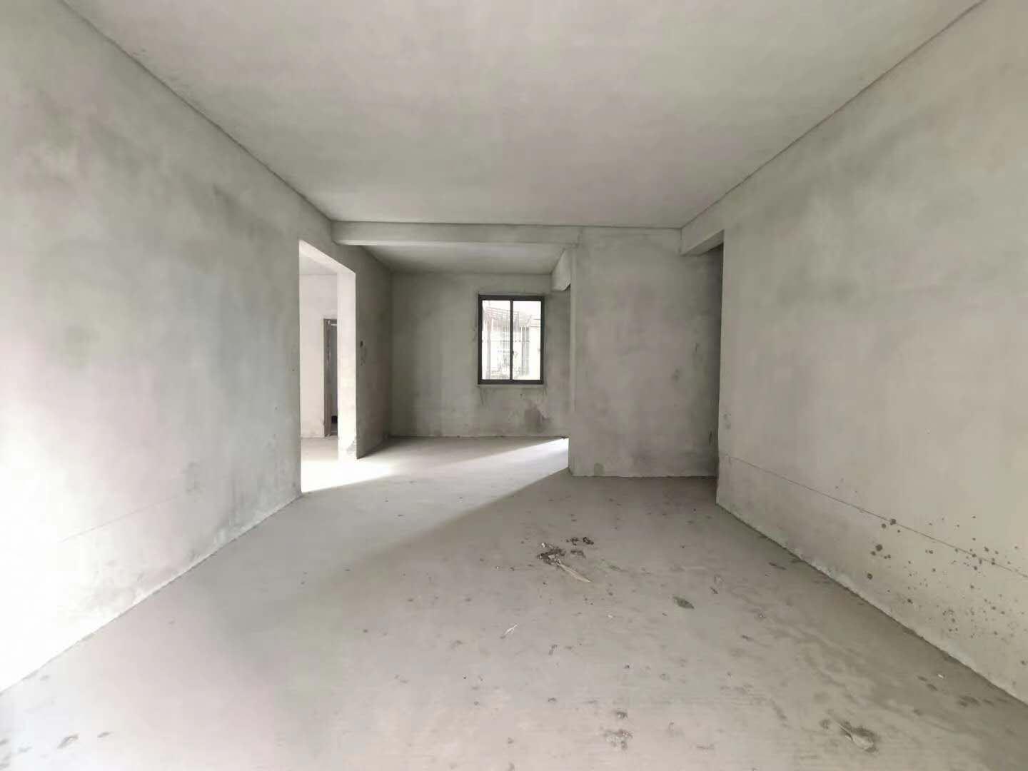鸿通世纪华庭毛坯带花园，面积123㎡，欢迎品鉴