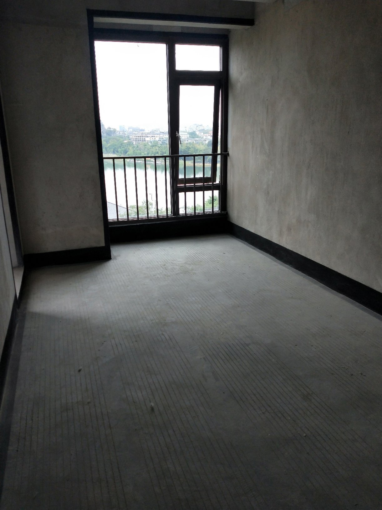 兴进漓江郡府金桂府全线江景无敌视野，样板间楼上，证齐无贷