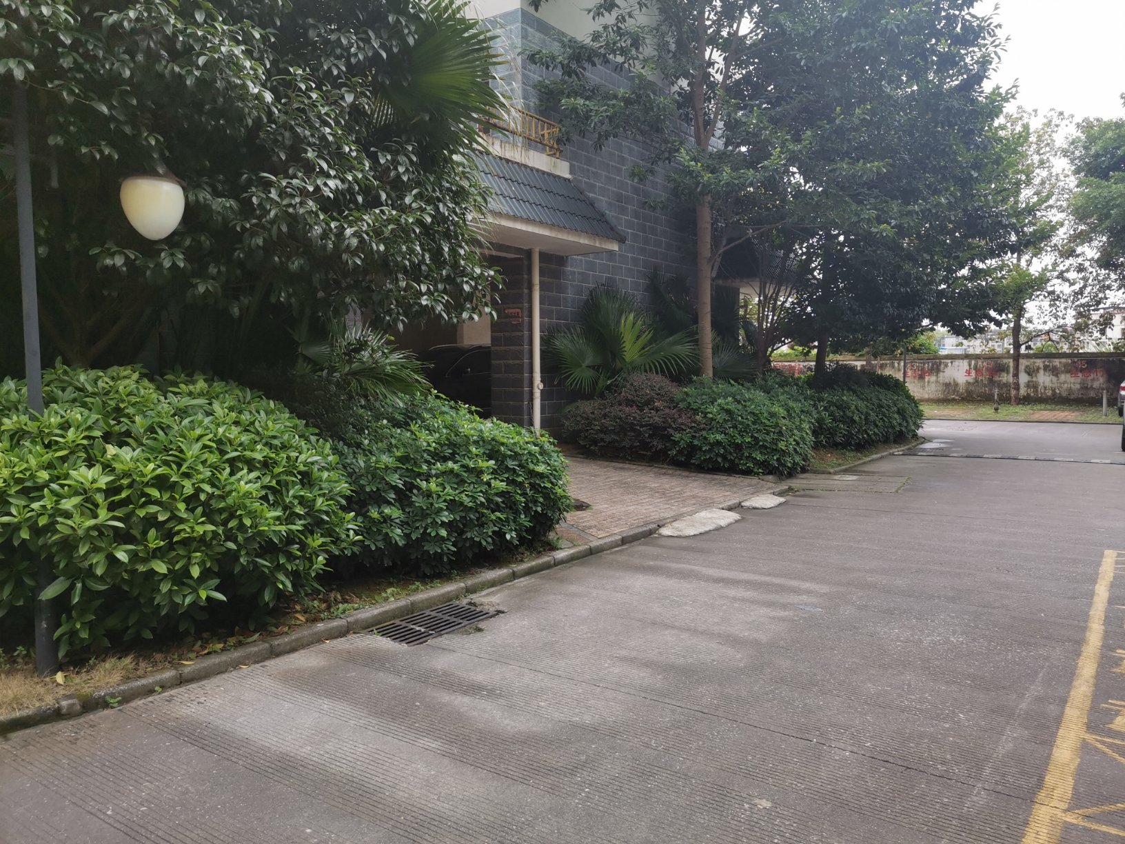 中房阳光带大露台带车库65万
