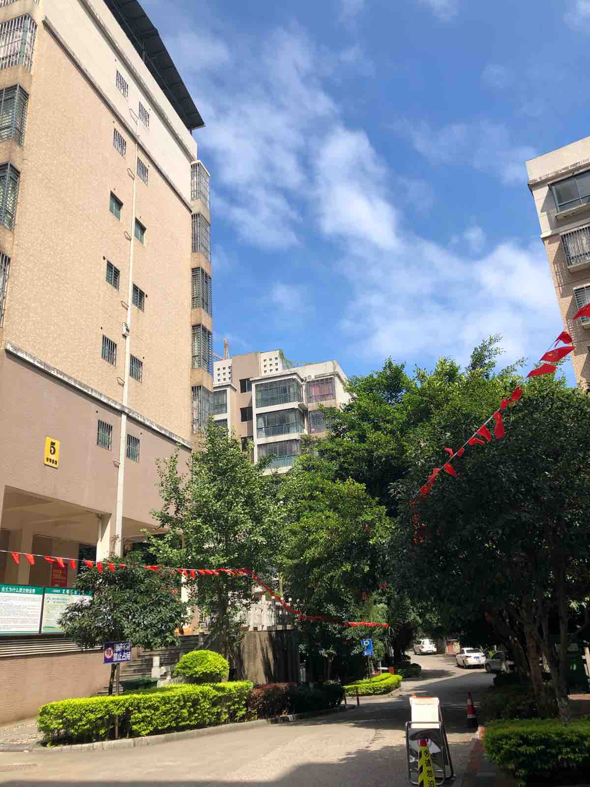 八里6路 青青家园 金三楼