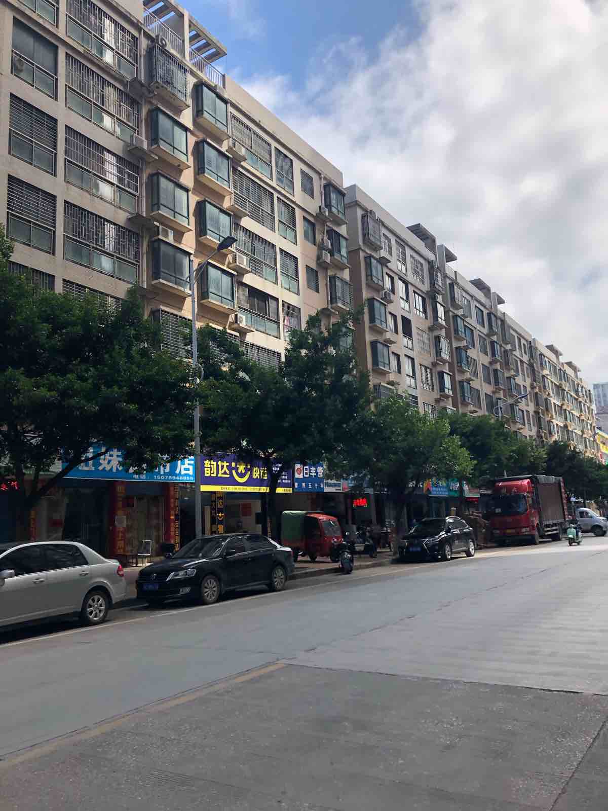 八里6路 青青家园 金三楼