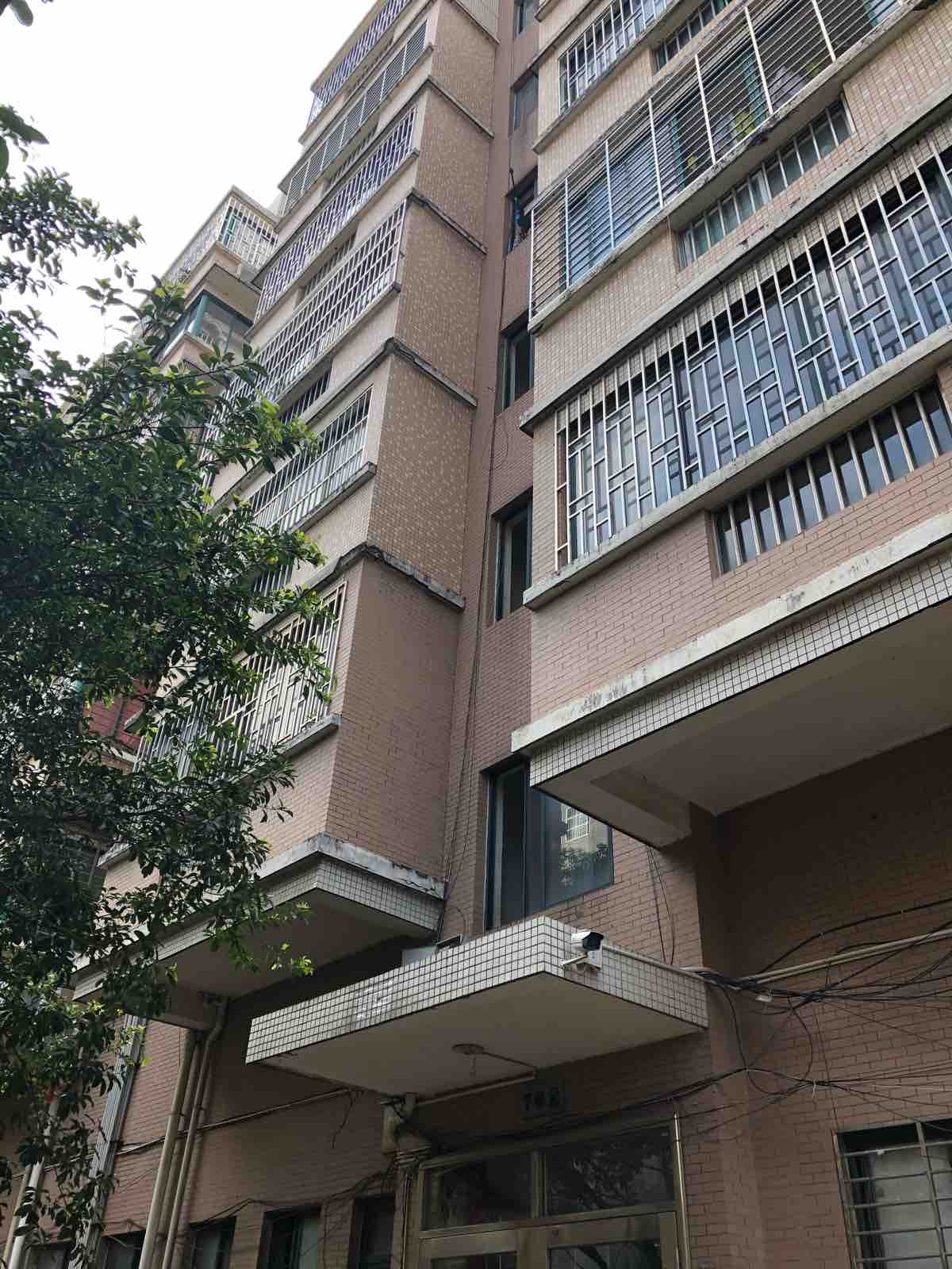 八里6路 青青家园 金三楼