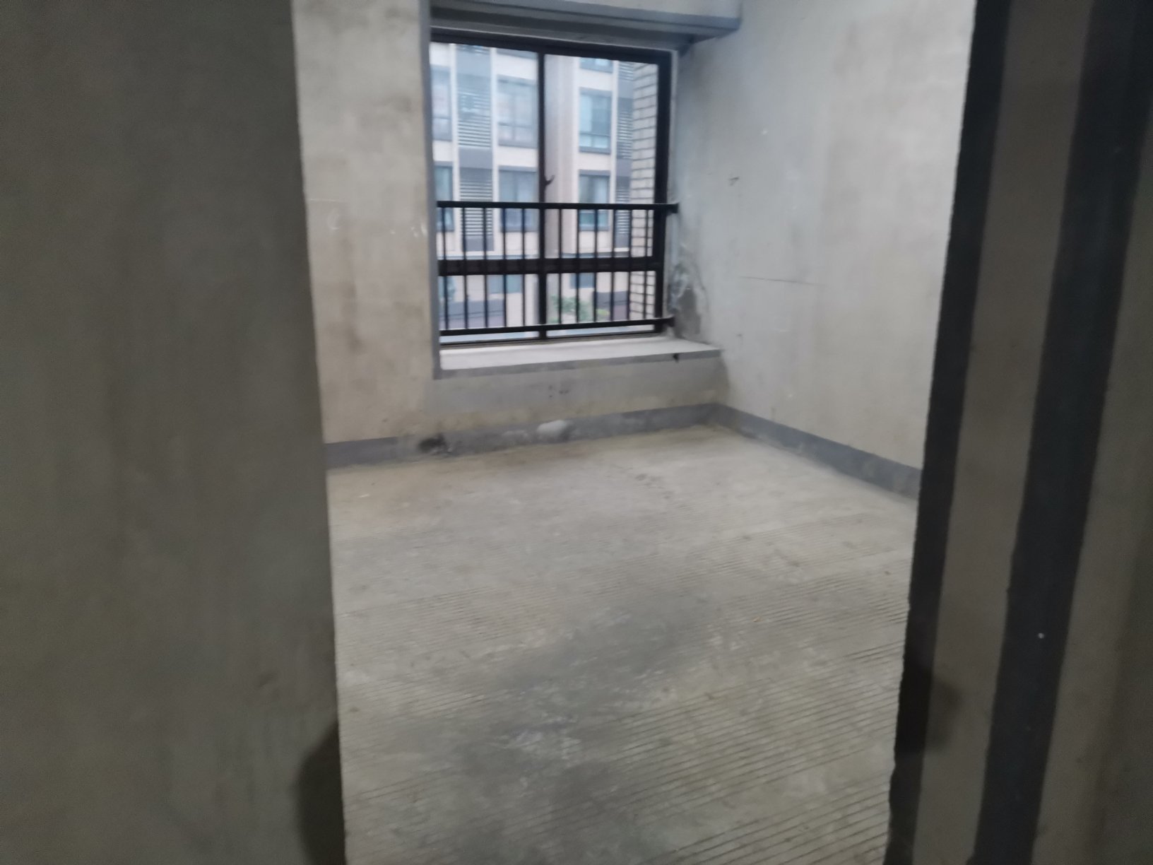 高铁北站，城北小学，万达商圈，
中医院，人人乐，户型南北通透