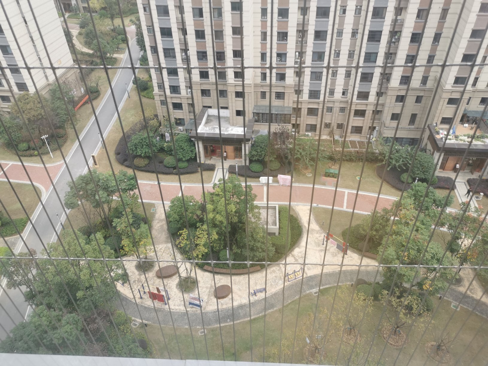 万达城4房2厅2卫精装，拎包入住 ，房东只住过一天，全新出售