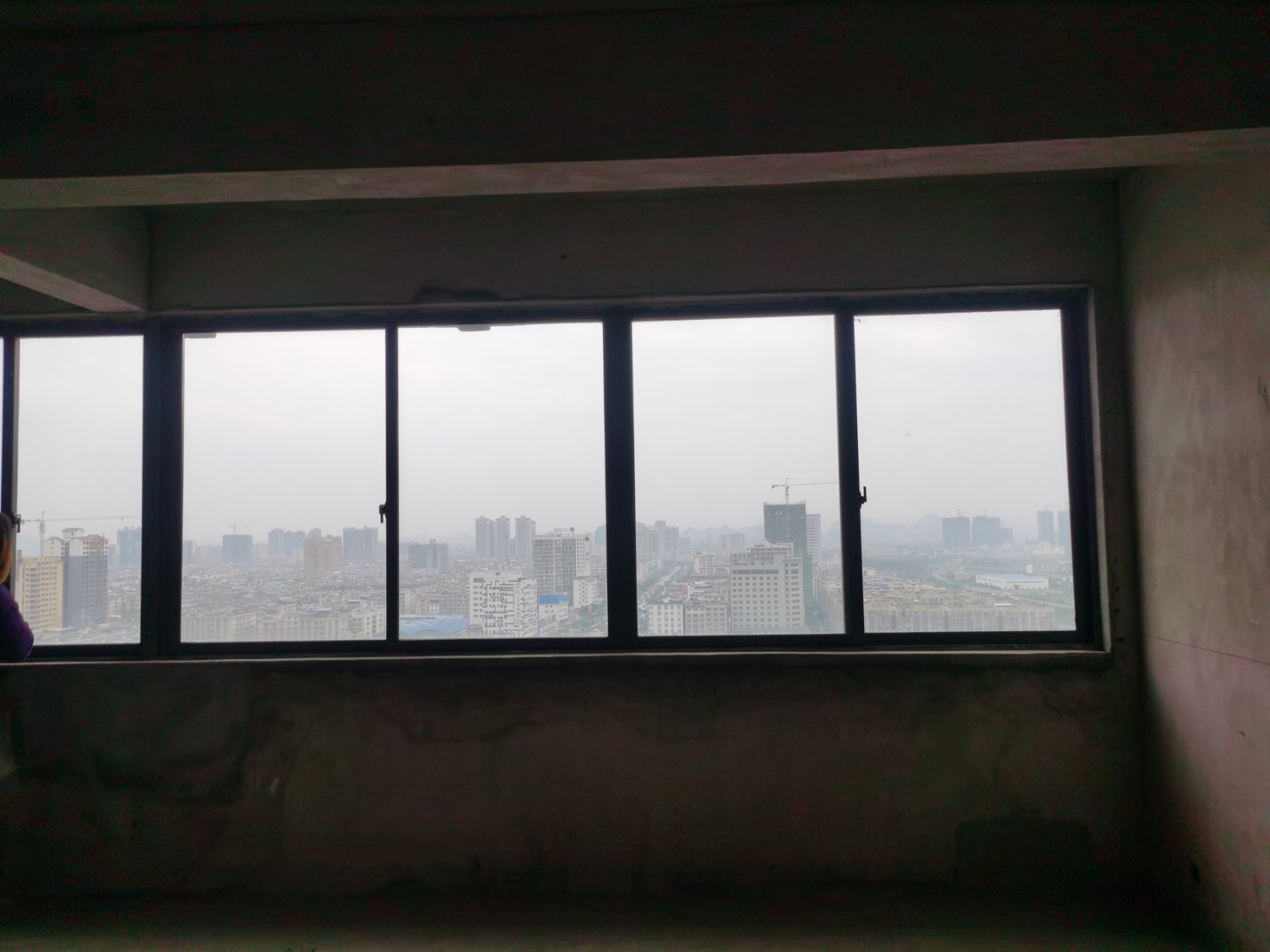 交通方便，房屋采光通透，房东急售