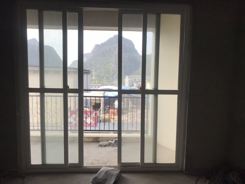 华鼎幸福里 南北通透采光很好，电梯8楼，两房毛坯