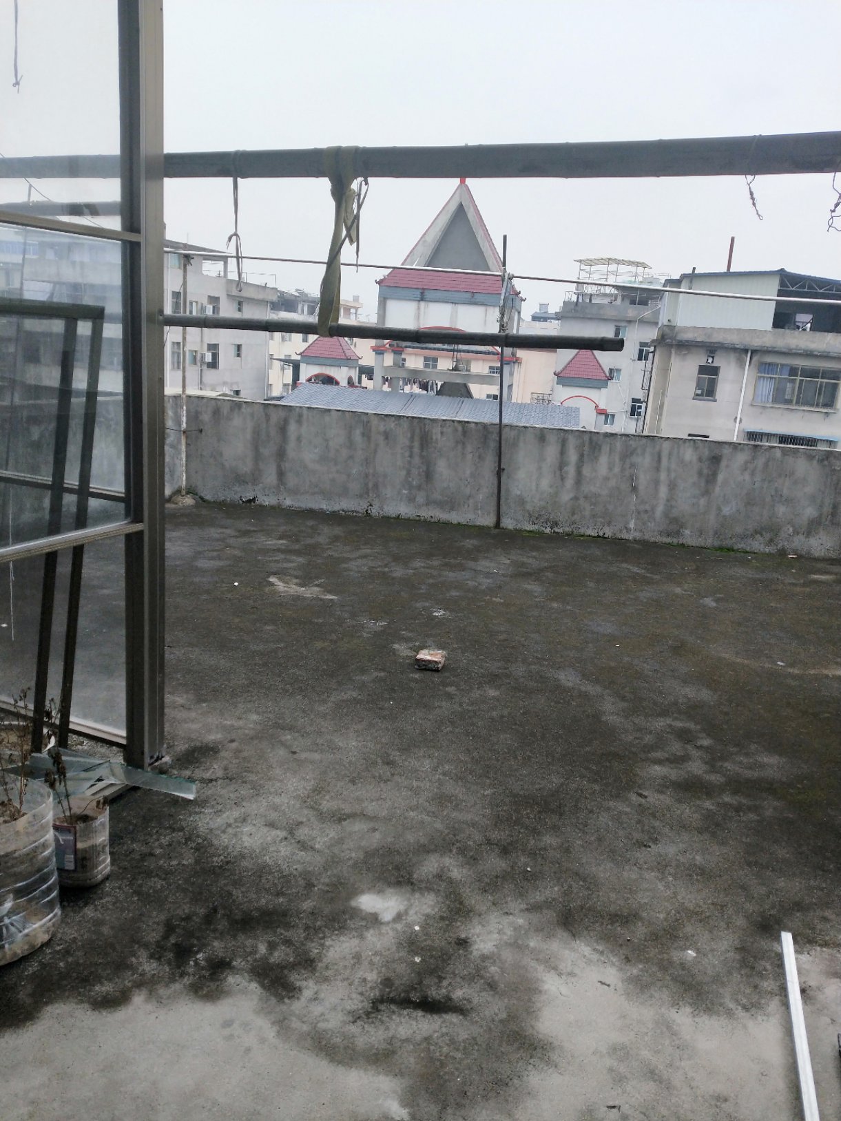 街中心国有出让栋房,占地面积90平米,出入方便