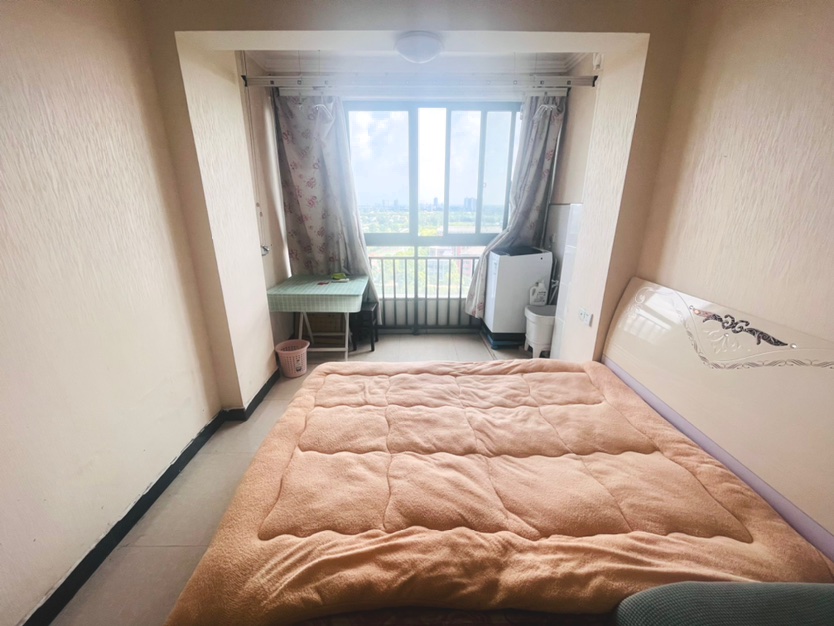 漫城林语 一室一厅家具家电齐全