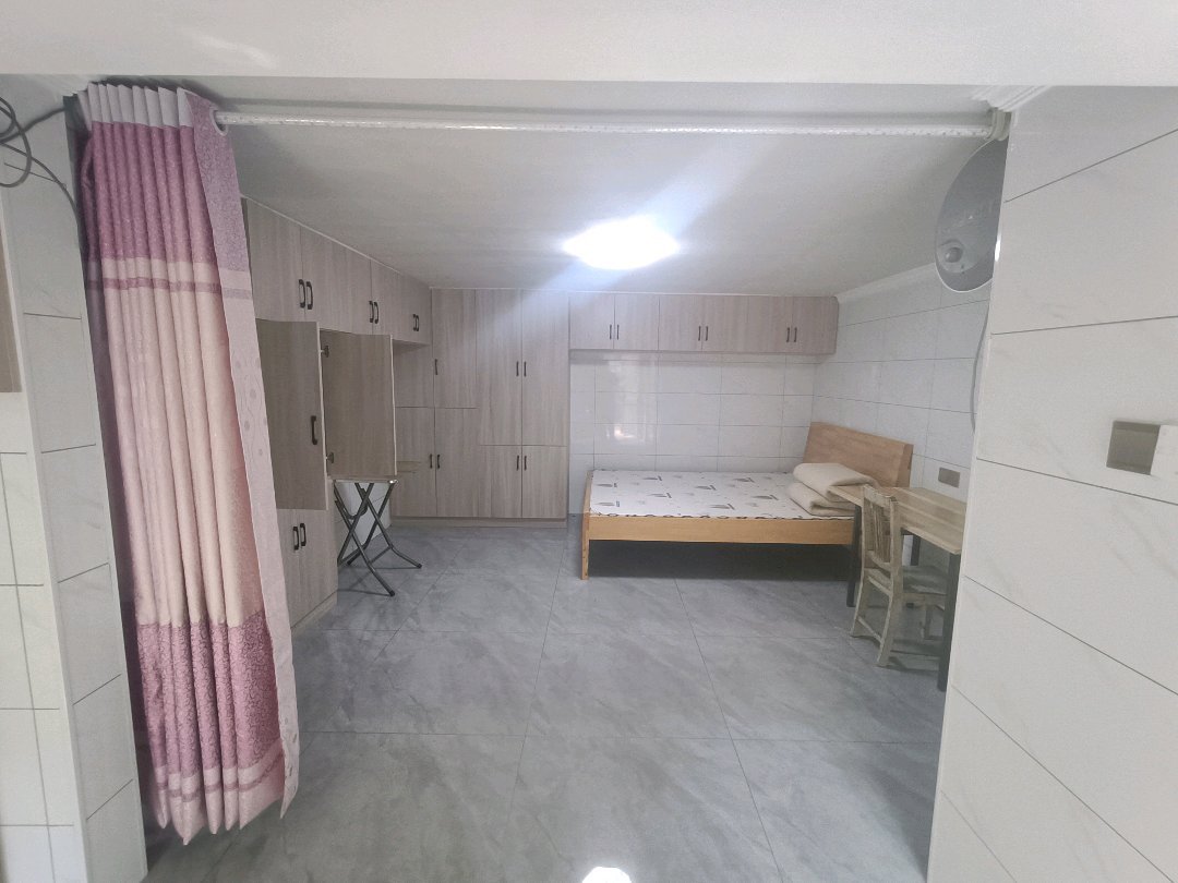 中加科技城附近，一居室，半年起租，可配洗衣机，无冰箱