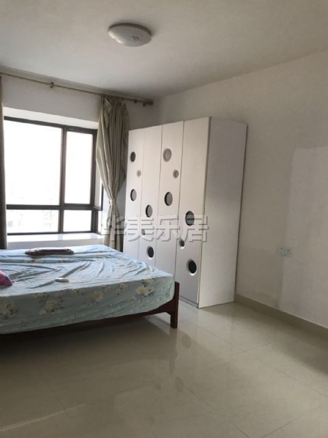 鸿天阁 135平米 4300元/月