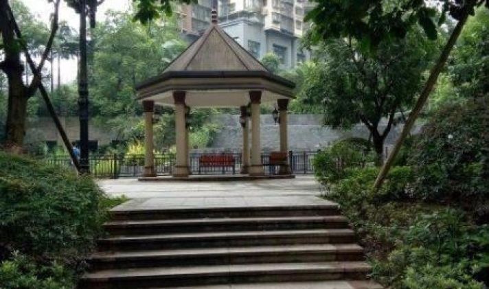 泸州二手房 江阳区 > 维多利亚三期  1/1 90 万 9384元/平米 3室2厅1