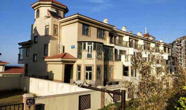 5室3厅5卫 437㎡ 东西 楼层: 低层/4层  类型: 别墅 产权: 70年 年代