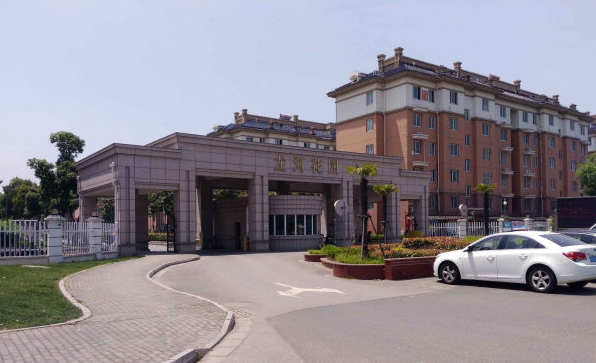 吴江市滨湖新城 龙河花园 3室2厅2卫 142.76平米