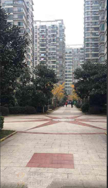 隆鑫广场精装带家具家电房东诚心出售