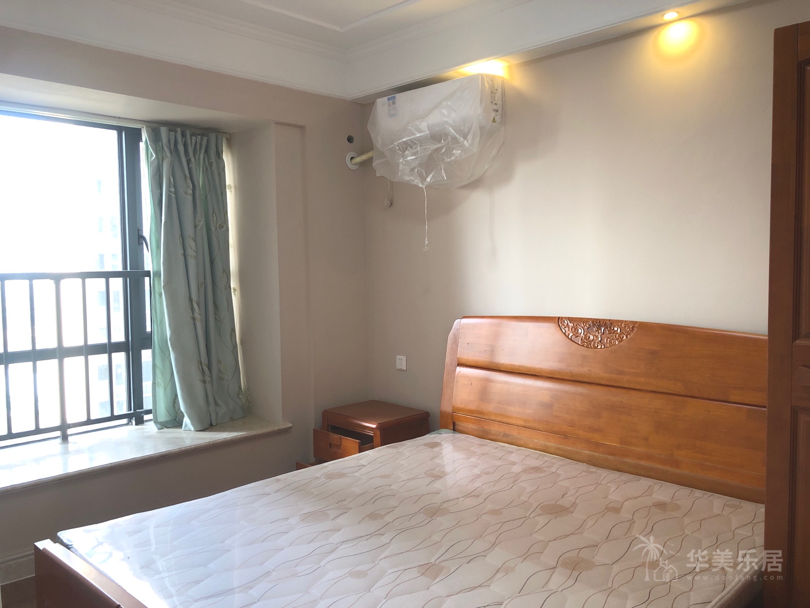 66㎡1室1厅1卫1阳台精装紧邻地铁,多条公交经过