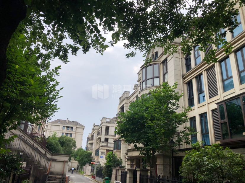 绿地海域香庭买4室2厅2卫2阳台送2个花园