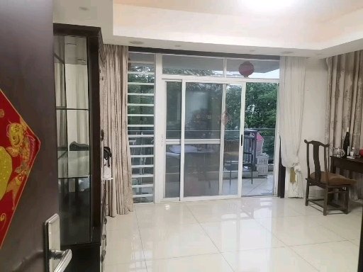 户型很好 装修一般售价360万车位+10万，可租5000/月