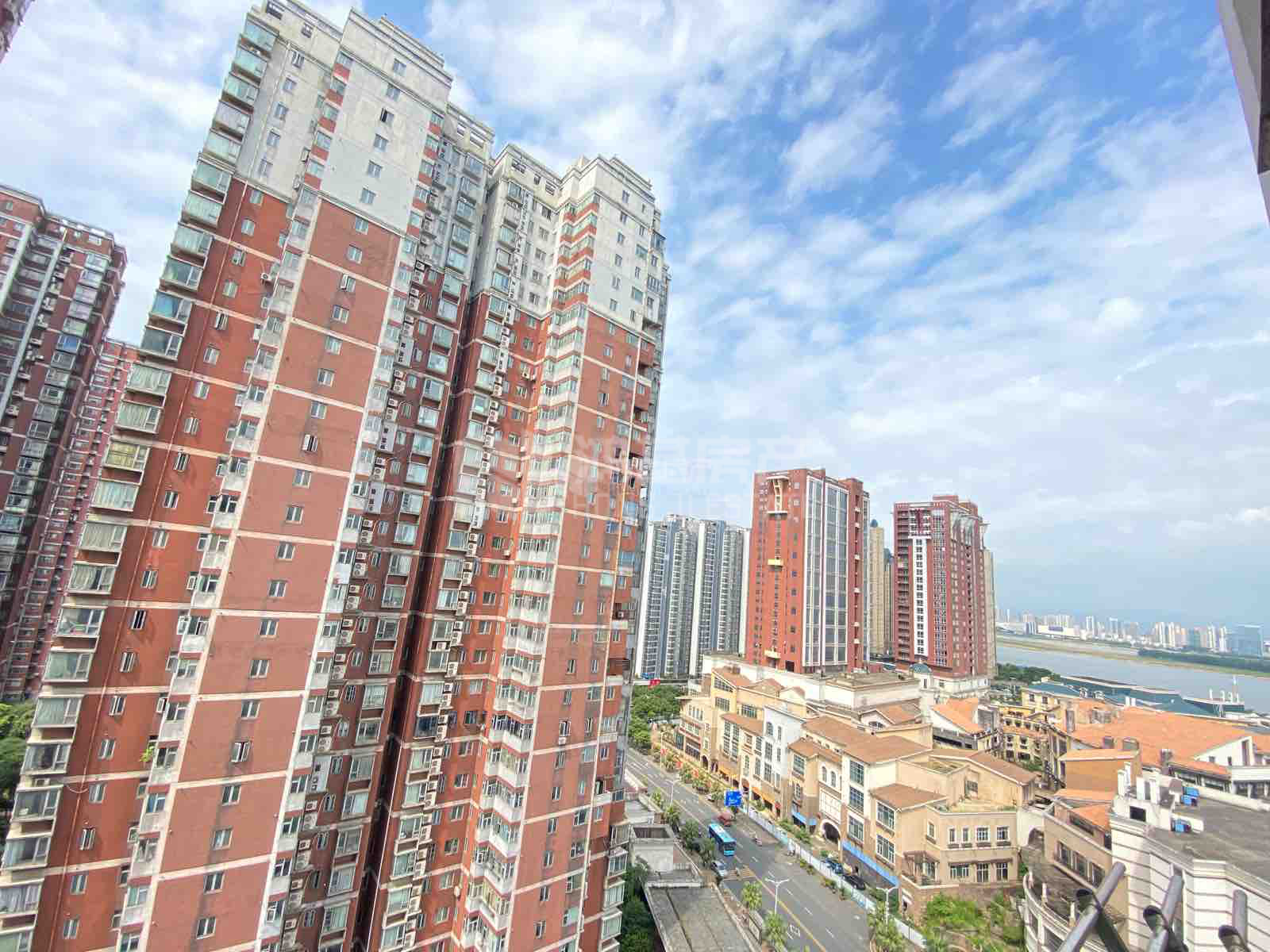 江西鸿基房产网-精品好房,紫金城红郡2室2厅1卫1阳台,房主急售