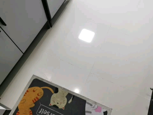 华盛国际公寓周边配套完善，精装 有钥匙带您看
