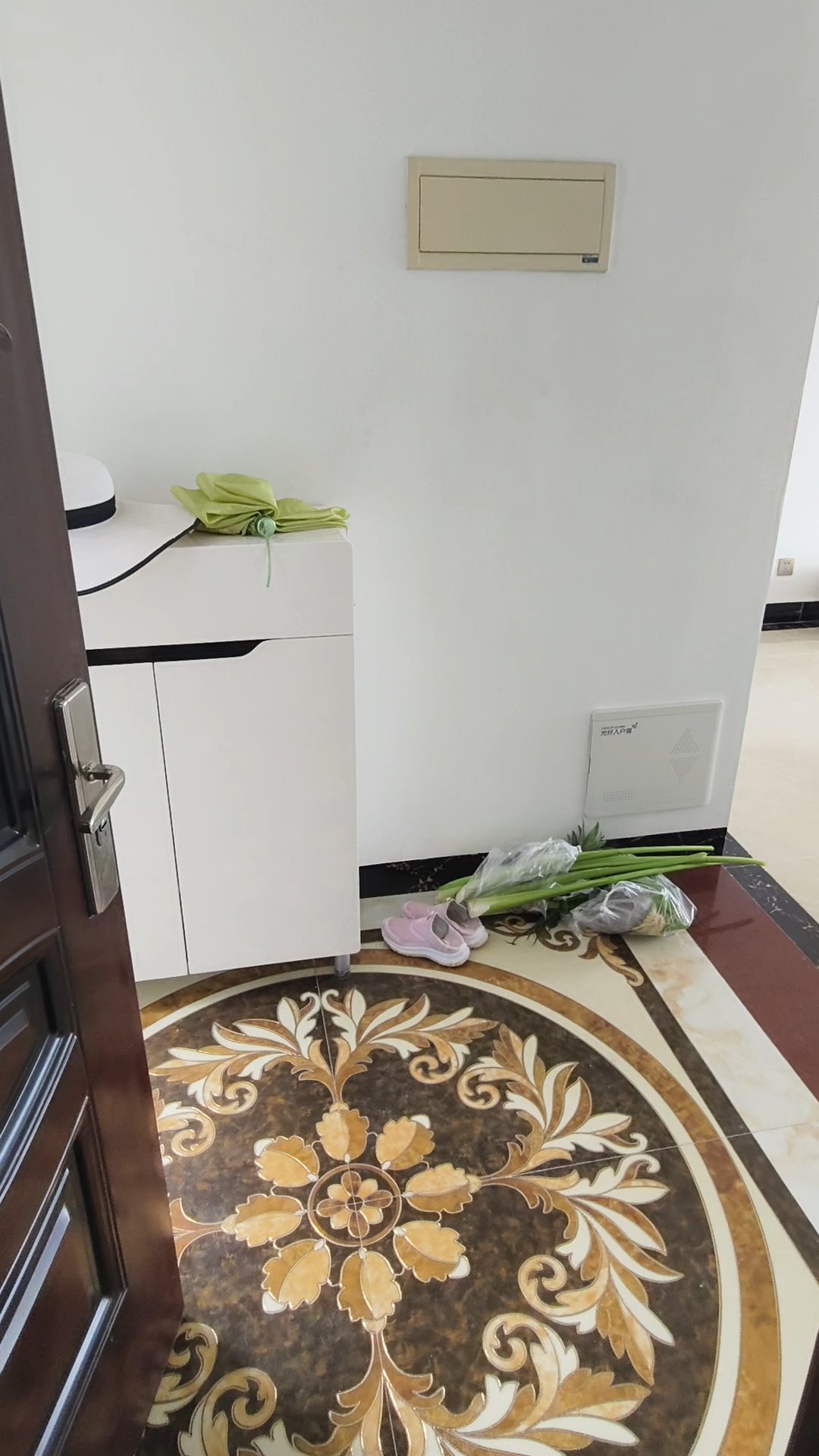 大华锦绣海岸一期 经典小三房 南北通透 能看到海景